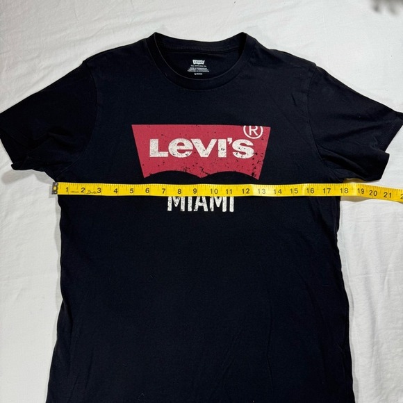 Levi's Classic Women's Black Tee with Red Logo Size Small - Picture 4 of 5